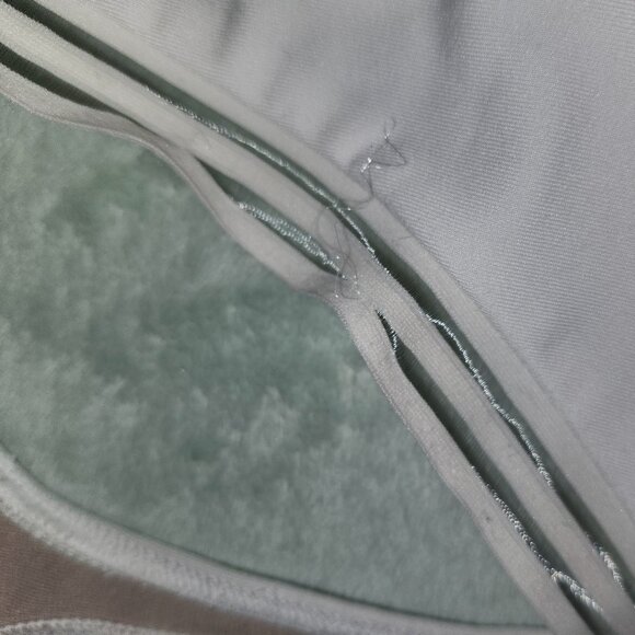 Lululemon Find Focus Sports Bra White Black Size 6 - Picture 5 of 14